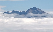 43 Ecco lontano emergere l'Arera...